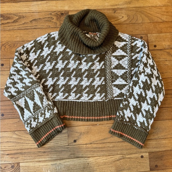 Free People Sweaters - Cozy Olive Green and White Turtleneck Jupiter Cropped Sweater
